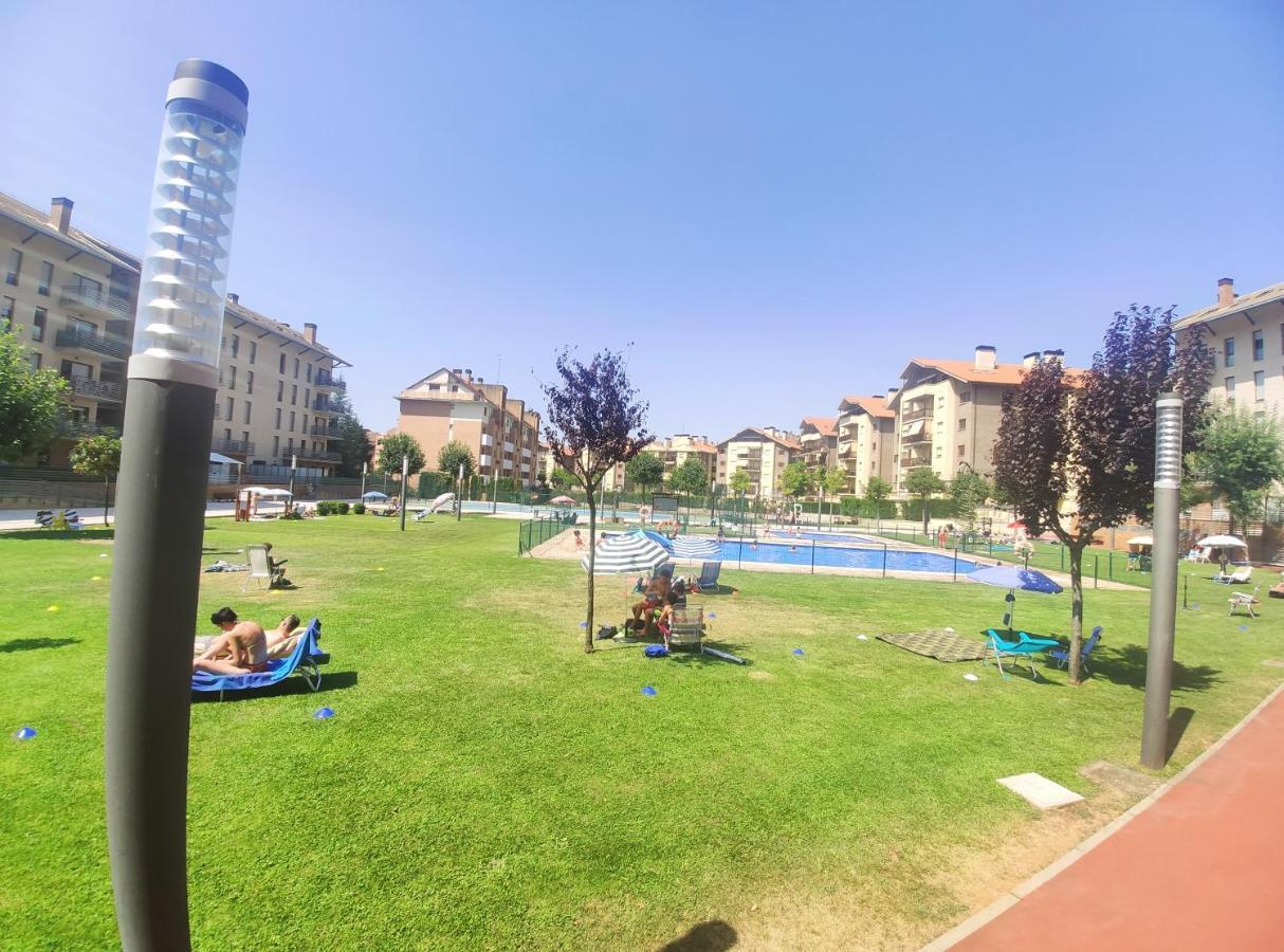 Apartamento Isabella Appartement Jaca Buitenkant foto